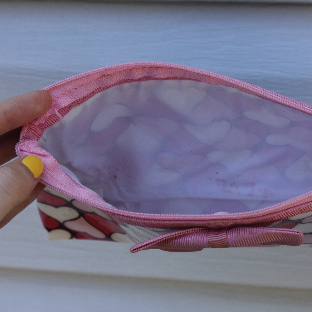 Heart Print Cosmetic Bag - Picture 3 of 3